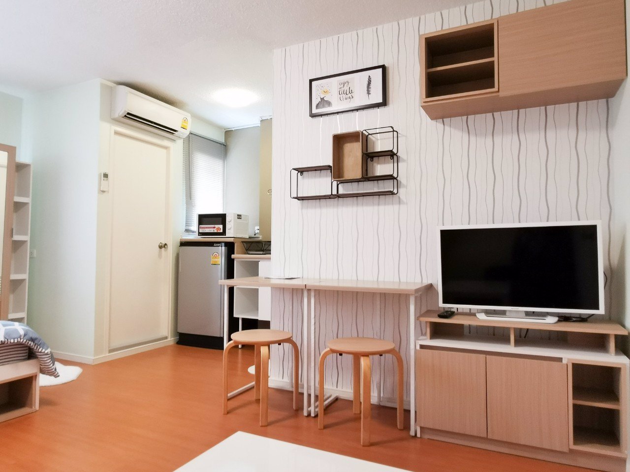 ให้เช่าด่วน-ราคาพิเศษ-6500-บาท-เดือน-รวมค่าส่วนกลางแล้ว-ลุมพินี-คอนโดทาวน์-ร่มเกล้า-สุวรรณภูมิ