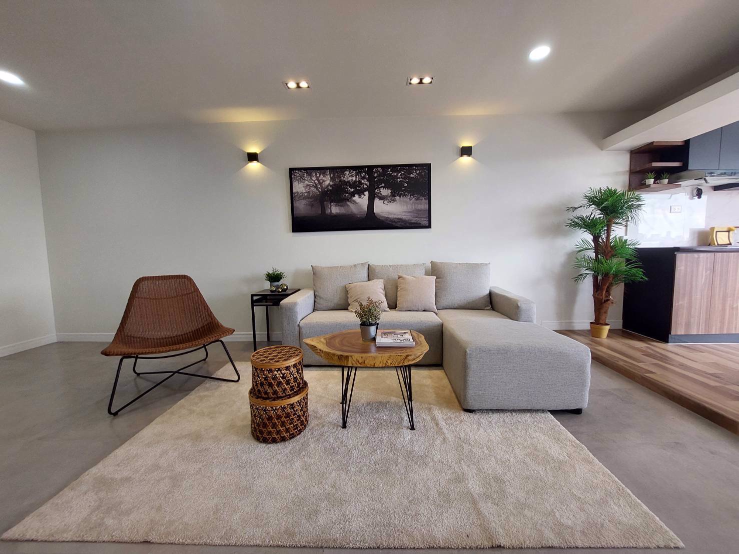 ขายคอนโด-2-ห้องนอน-1-ห้องน้ำ-รีโนเวทใหม่ทั้งหมด-พร้อมเฟอร์นิเจอร์