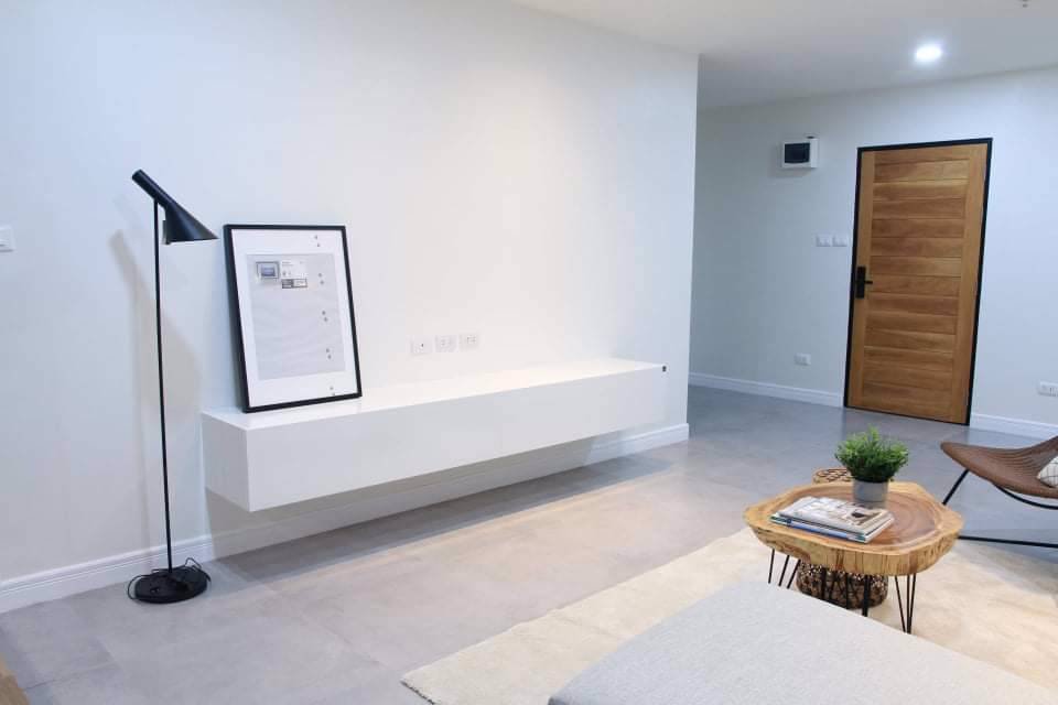 ขายคอนโด-2-ห้องนอน-1-ห้องน้ำ-รีโนเวทใหม่ทั้งหมด-พร้อมเฟอร์นิเจอร์