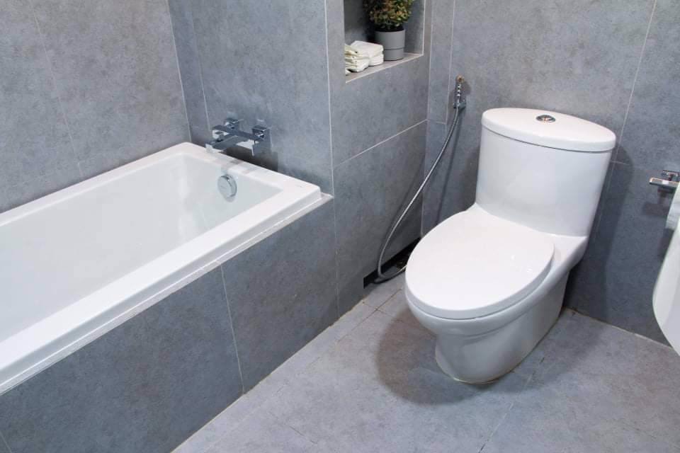 ขายคอนโด-2-ห้องนอน-1-ห้องน้ำ-รีโนเวทใหม่ทั้งหมด-พร้อมเฟอร์นิเจอร์