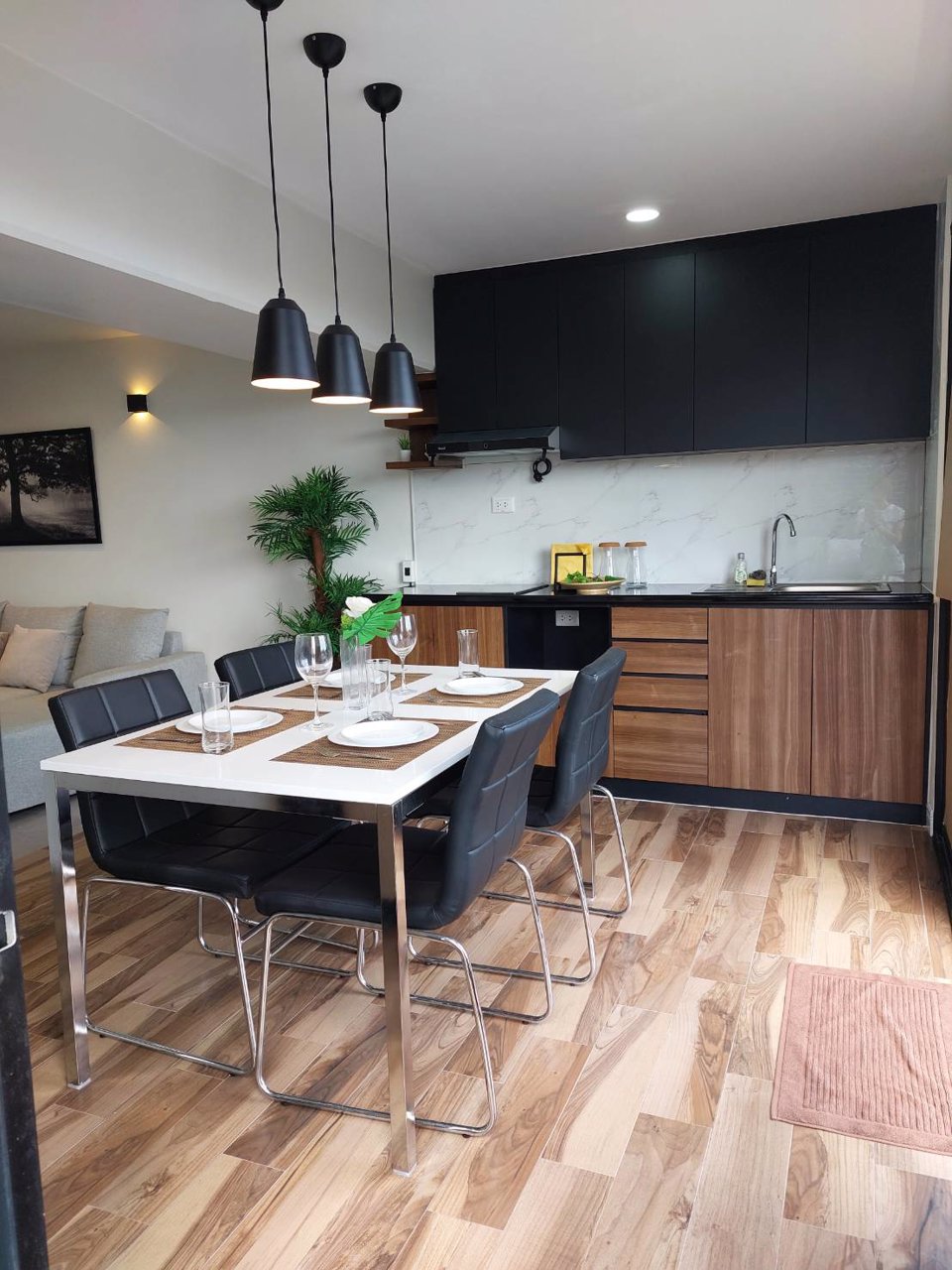 ขายคอนโด-2-ห้องนอน-1-ห้องน้ำ-รีโนเวทใหม่ทั้งหมด-พร้อมเฟอร์นิเจอร์