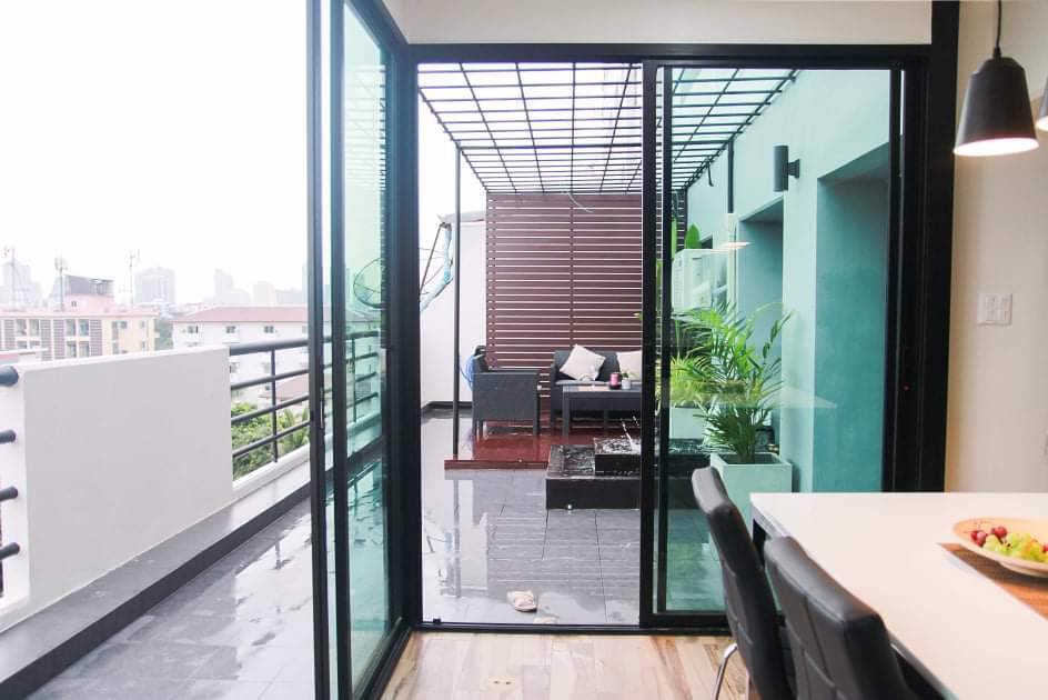 ขายคอนโด-2-ห้องนอน-1-ห้องน้ำ-รีโนเวทใหม่ทั้งหมด-พร้อมเฟอร์นิเจอร์