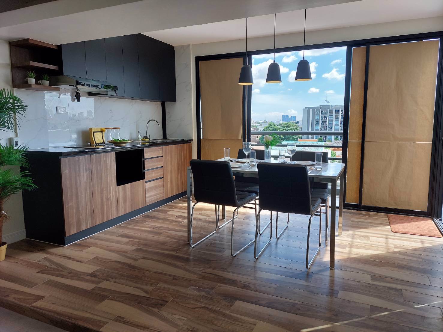 ขายคอนโด-2-ห้องนอน-1-ห้องน้ำ-รีโนเวทใหม่ทั้งหมด-พร้อมเฟอร์นิเจอร์