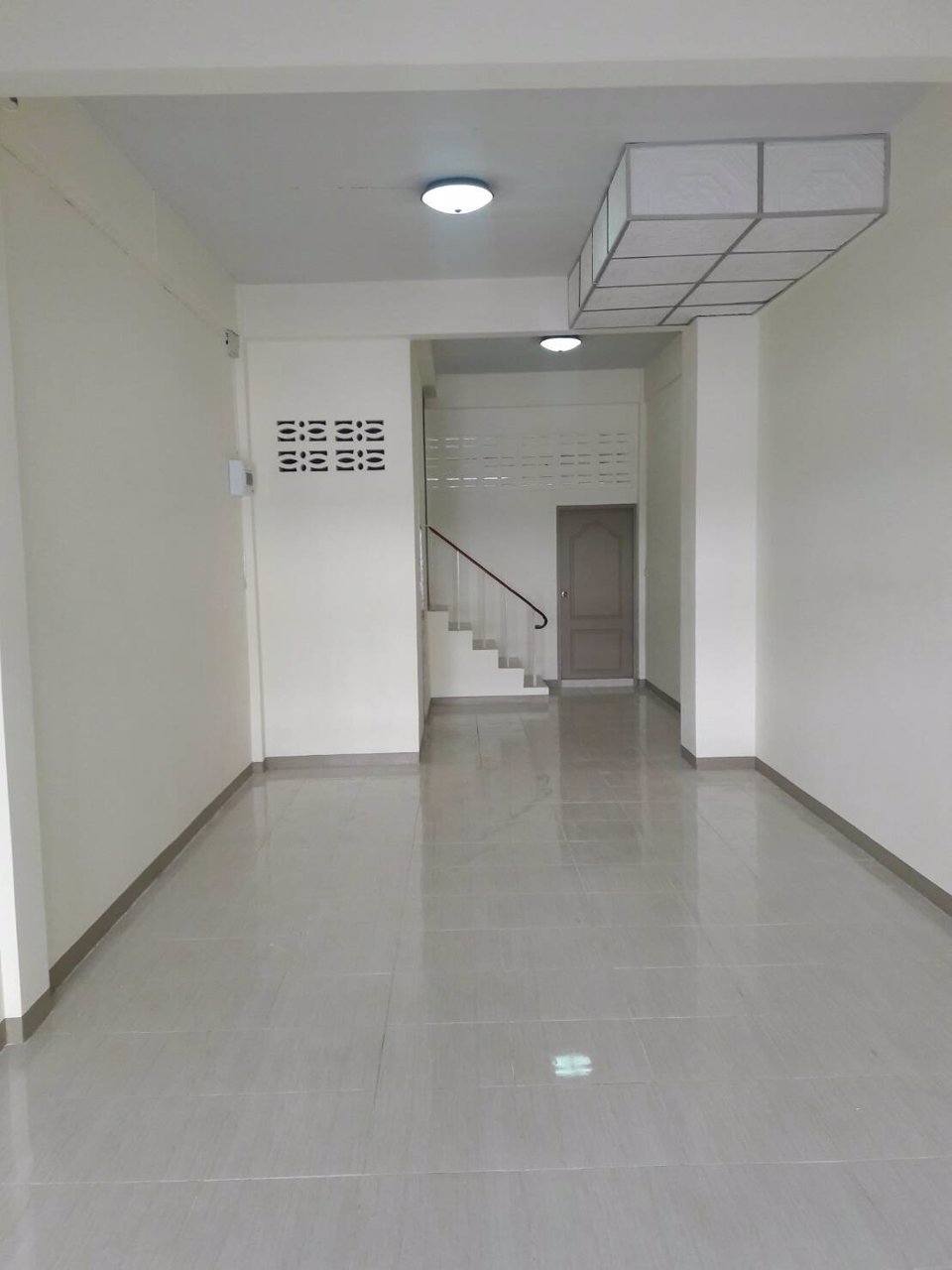 ให้เช่า-ตึกแถว-2-ชั้น-ทำเลค้าขาย-พหลโนธิน-58-ซอย-แอนเน็กซ์-แต่งใหม่-2-ห้องนอน-2-ห้องน้ำ-ใกล้รถไ