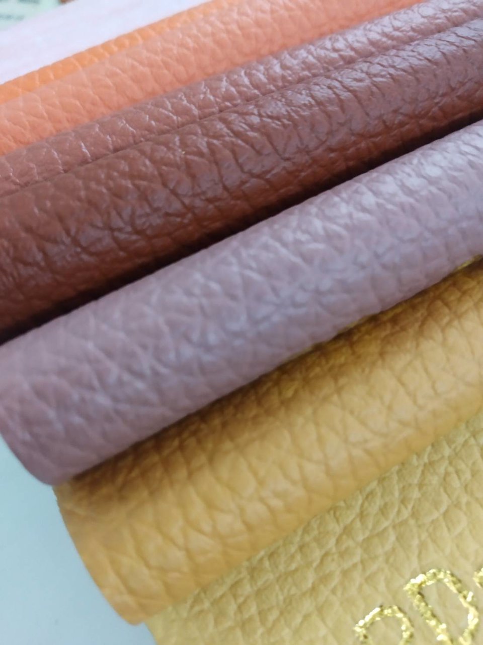 หนังเทียมเริ่ม49ตัวแทนยกม้วนพร้อมส่งโทรเลย-0813735190-หนังพีวีซี-พียู-ตัดแบ่งขายถูกๆ