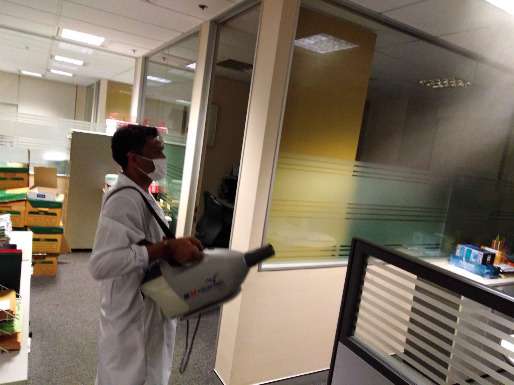 บรืการฉีดพ่นไวรัส-covid-19-ซักร้อนที่นอน-081-735-4812-และอบซักน้ำยาร้อนที่ติดตามม่าน-พรม-โซฟา