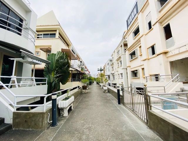 ks-002-ขายทาวน์โฮม-3-ชั้น-หมู่บ้านกรีนพีซ-ซอยอารีย์สัมพันธ์-2-การเดินทางสะดวกไม่ไกลจาก-bts-อารีย์