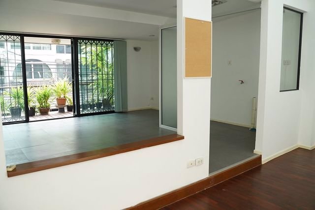 kr-062-ให้เช่าทาวน์เฮ้า-3-ชั้น-ถนนวิทยุ-ห่าง-bts-เพลินจิตเพียง-600-เมตร-พื้นที่ใช้สอย-270-ตรม