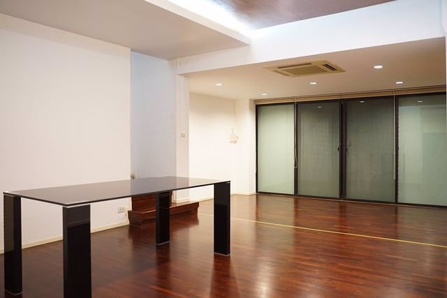 kr-062-ให้เช่าทาวน์เฮ้า-3-ชั้น-ถนนวิทยุ-ห่าง-bts-เพลินจิตเพียง-600-เมตร-พื้นที่ใช้สอย-270-ตรม