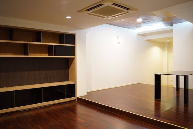 kr-062-ให้เช่าทาวน์เฮ้า-3-ชั้น-ถนนวิทยุ-ห่าง-bts-เพลินจิตเพียง-600-เมตร-พื้นที่ใช้สอย-270-ตรม