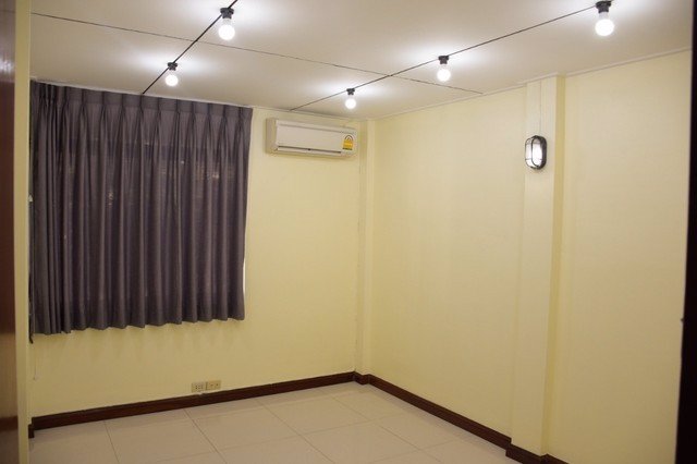 kr-039-ให้เช่าทาวน์เฮ้าส์-4-ชั้น-ซอยสุขุมวิท-65-ไม่ไกลจาก-bts-เอกมัย-พื้นที่ใช้สอย-350-ตรม