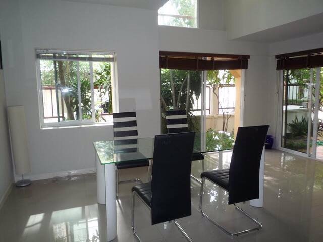 kr-041-ให้เช่าบ้านเดี่ยว-4-ชั้น-หลังมุม-ซอยสุขุมวิท-31-รีโนเวทใหม่ทั้งหลัง-เดินทางสะดวกเข้าออกได้