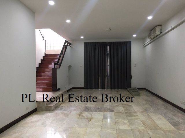 kr-108-ให้เช่าทาวน์โฮมขนาดใหญ่-4-ชั้น-เอกมัย12