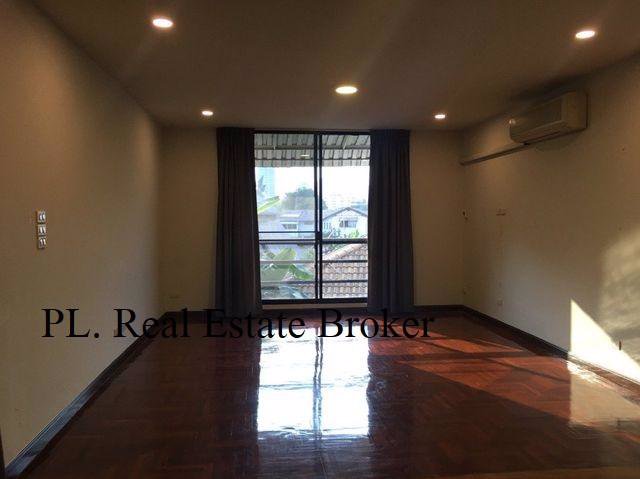 kr-108-ให้เช่าทาวน์โฮมขนาดใหญ่-4-ชั้น-เอกมัย12