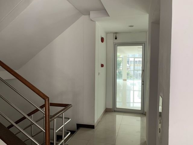 ks-022-ขายอาคารพาณิชย์-5-ชั้น-ติดกับถนนสีลม-ทำเลดีที่สุด-เดินทางสะดวกใกล้-bts-ช่องนนทรี