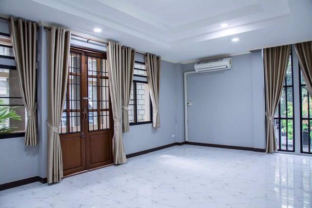 kr-122-ให้เช่าทาวน์โฮม-4-ชั้น-ทำเลใจกลางเมืองย่านถนนสุขุมวิทซอย-31