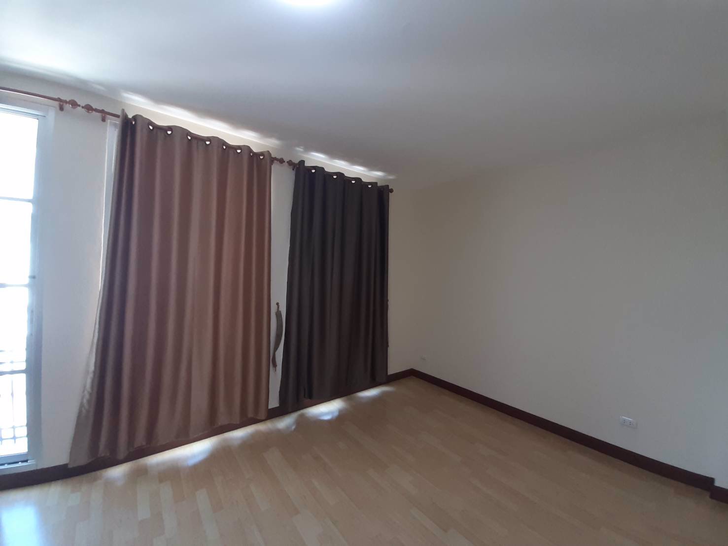 kr-136-ให้เช่าทาวน์โฮม-3-ชั้น-รีโนเวทใหม่-หมู่บ้านนันทิยา-ถนนเฉลิมพระเกียรติ-ร-9