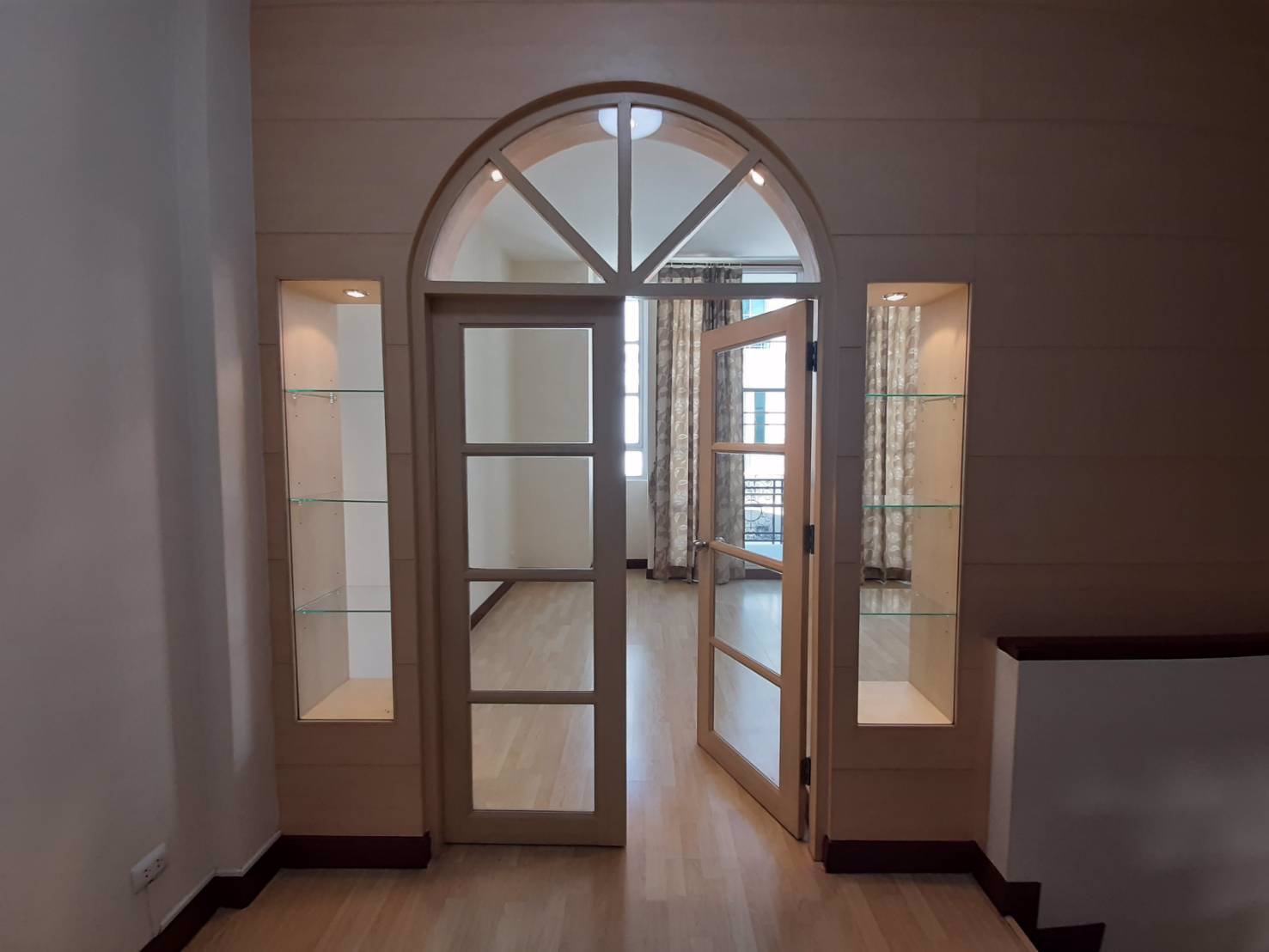 kr-136-ให้เช่าทาวน์โฮม-3-ชั้น-รีโนเวทใหม่-หมู่บ้านนันทิยา-ถนนเฉลิมพระเกียรติ-ร-9