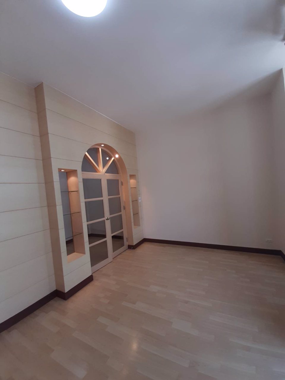 kr-136-ให้เช่าทาวน์โฮม-3-ชั้น-รีโนเวทใหม่-หมู่บ้านนันทิยา-ถนนเฉลิมพระเกียรติ-ร-9