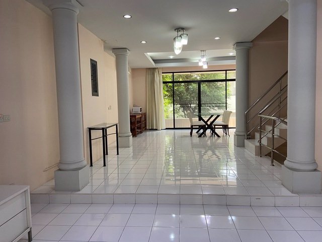 kr-143-ให้เช่าทาวน์เฮ้าส์-4-ชั้น-หมู่บ้านชิชาคาสเซิล-สุขุมวิท-31-พื้นที่ใช้สอย-420-ตรม