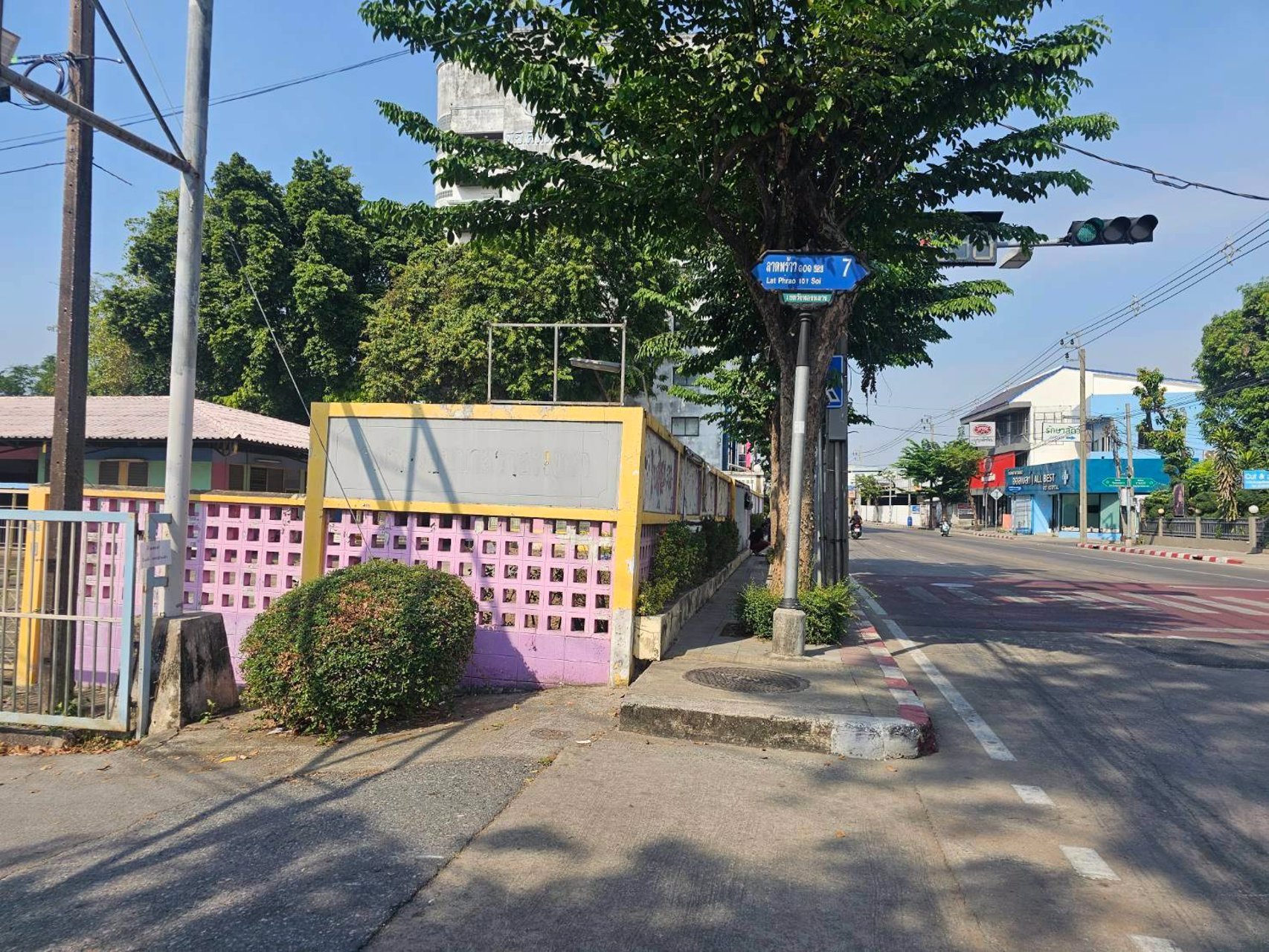 ขายที่ดินเปล่าติดถนนหลักลาดพร้าว101