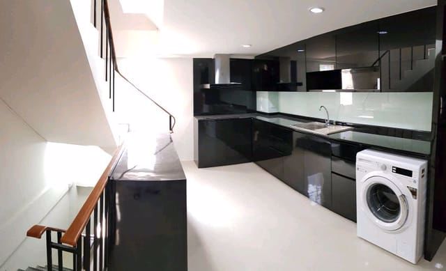 ขายตึก4ชั้นครึ่ง-พหลโยธิน52-ตรงข้ามวิทยาลัยนอร์ทกรุงเทพ