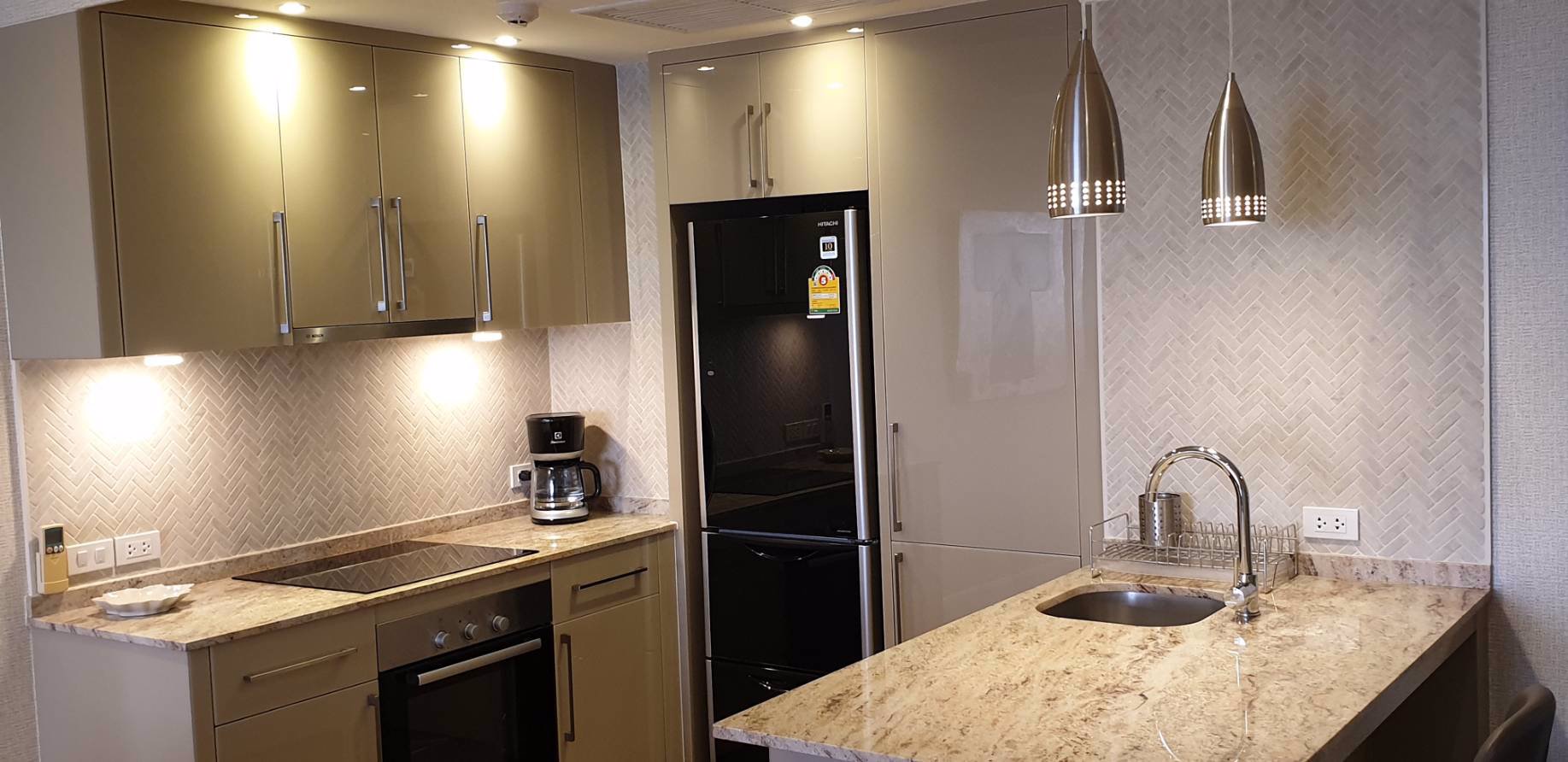 ขายคอนโด-การ์เด้น-คลิฟ-1-หาดวงศ์อมาตย์-124-ตรม-oceanfront