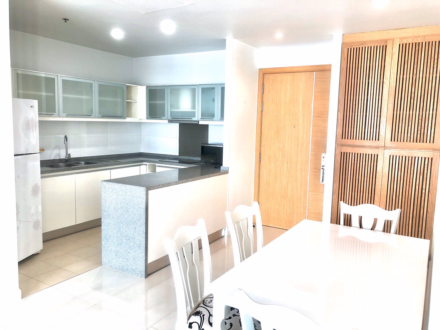 ขายคอนโด-มิลเลนเนียม-เรสซิเด้นส์-สุขุมวิท-20-ชั้น30-ขนาด90-ตรม-2นอน2น้ำ-วิวเอ็มโพเรียม