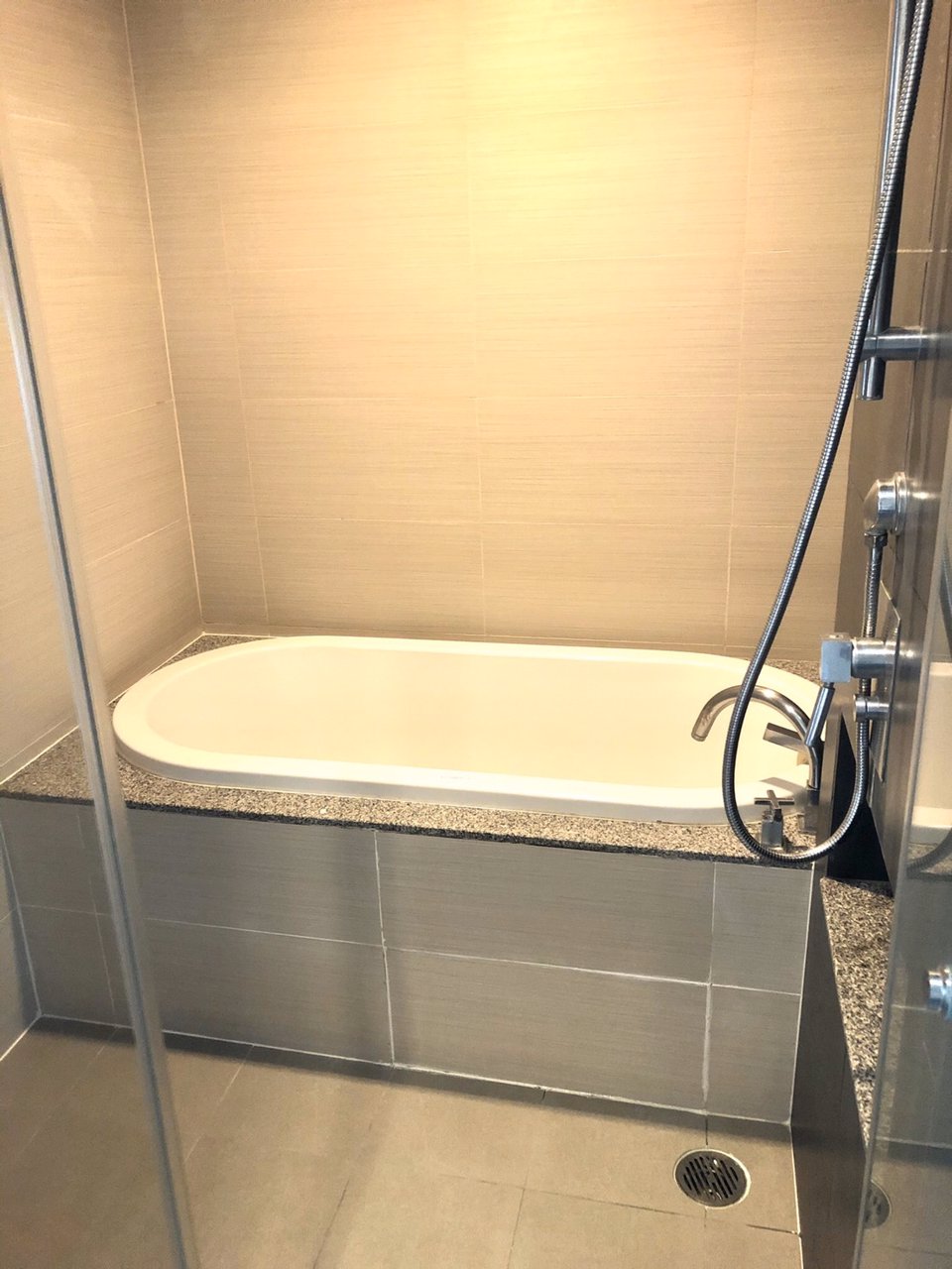 ขายคอนโด-มิลเลนเนียม-เรสซิเด้นส์-สุขุมวิท-20-ชั้น30-ขนาด90-ตรม-2นอน2น้ำ-วิวเอ็มโพเรียม