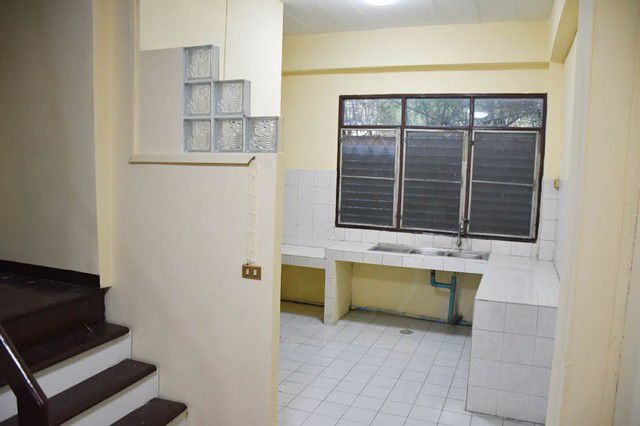 ขายทาวส์เฮ้าส์-2-ชั้น-หมู่บ้านยิ่งโอฬารวิลล่า-สนามบิน-ดอนเมือง-ติดถนนวิภาวดีรังสิต