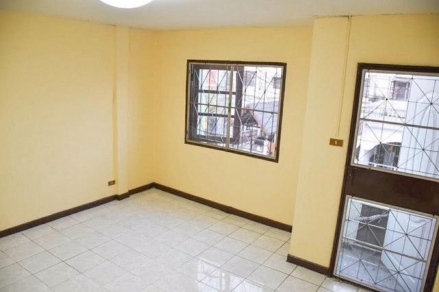 ขายทาวส์เฮ้าส์-2-ชั้น-หมู่บ้านยิ่งโอฬารวิลล่า-สนามบิน-ดอนเมือง-ติดถนนวิภาวดีรังสิต