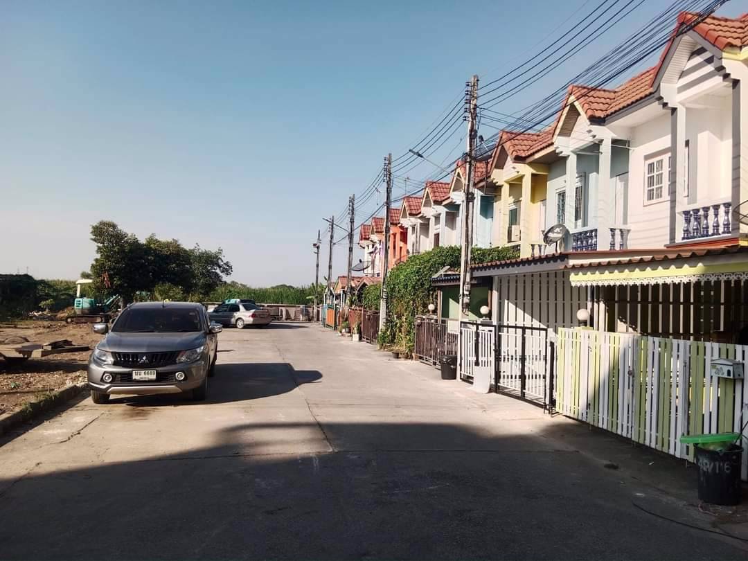 ขายด่วน-ทาวน์เฮ้าส์พร้อมเข้าอยู่-ถนนเทพกุญชร-42-ตคลองหนึ่ง-คลองหลวง