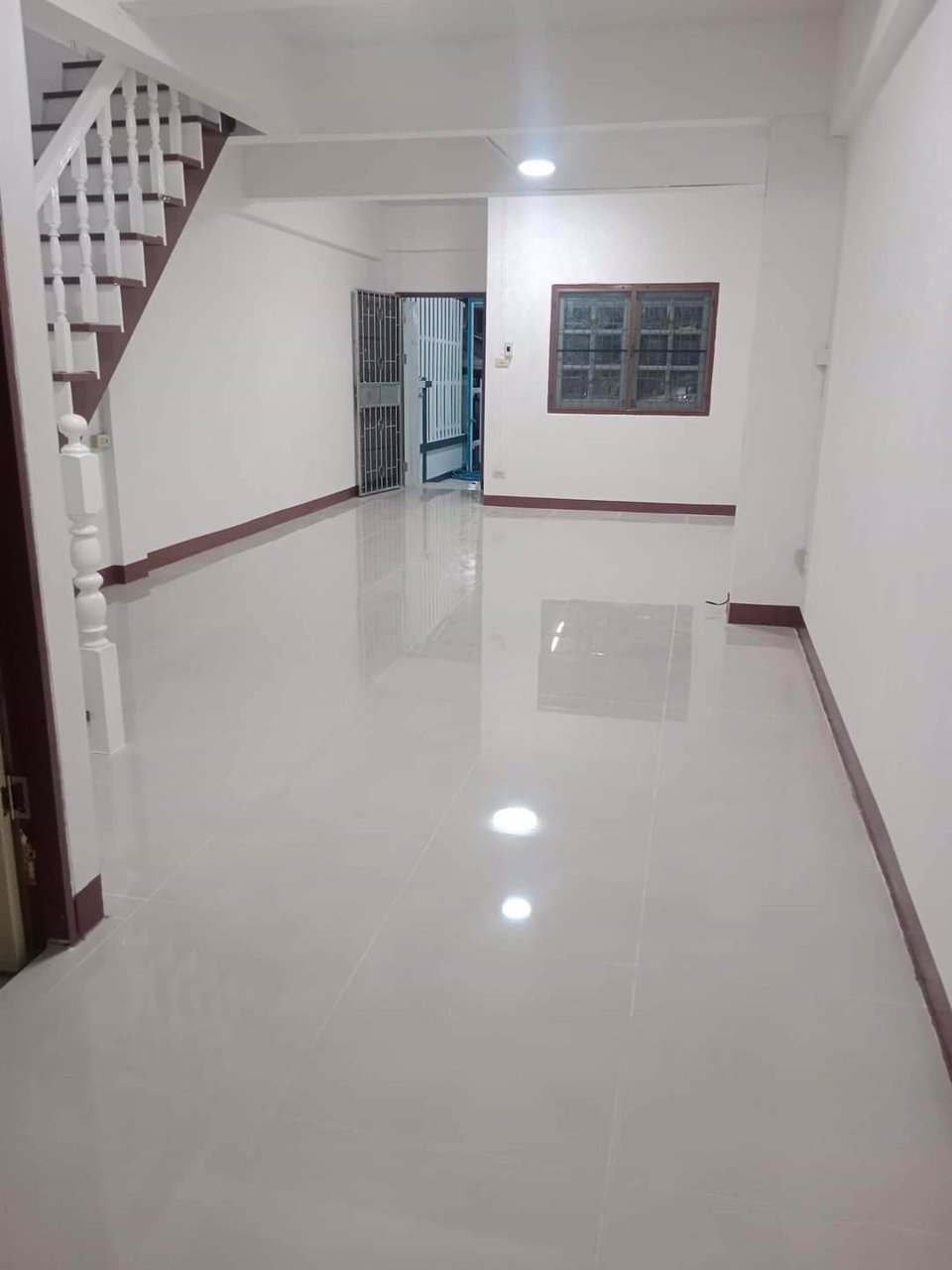 ขายด่วน-ทาวน์เฮ้าส์พร้อมเข้าอยู่-ถนนเทพกุญชร-42-ตคลองหนึ่ง-คลองหลวง