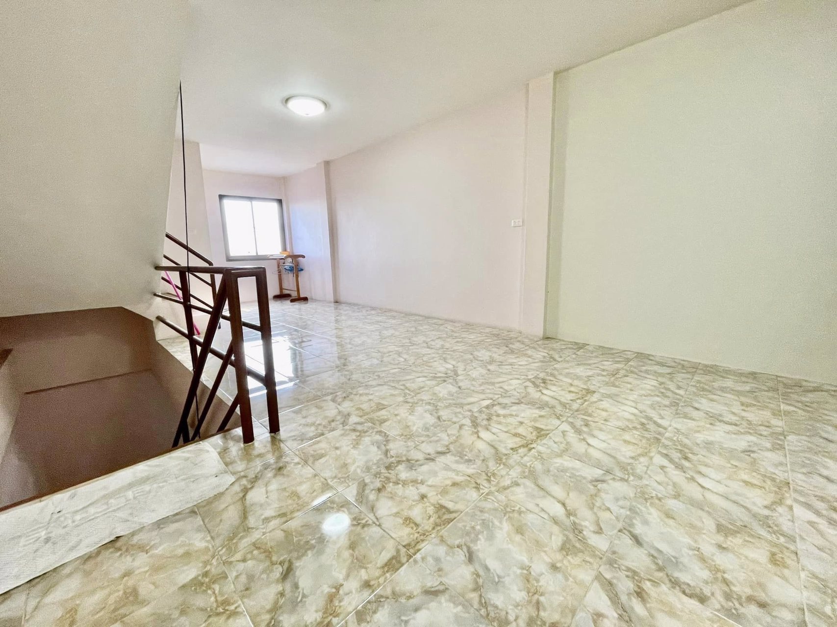 ขายด่วน-ตึกแถว3-ชั้น-ติดตลาดสดเทศบาลชะอำ