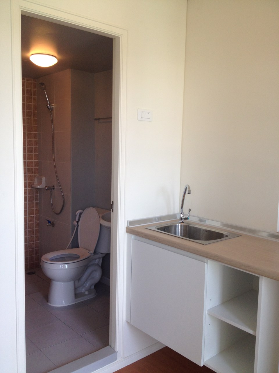 ให้เช่าคอนโดลุมพินี-ชลบุรี-สุขุมวิท-ใกล้ถนนใหญ่-เดินทางสะดวก