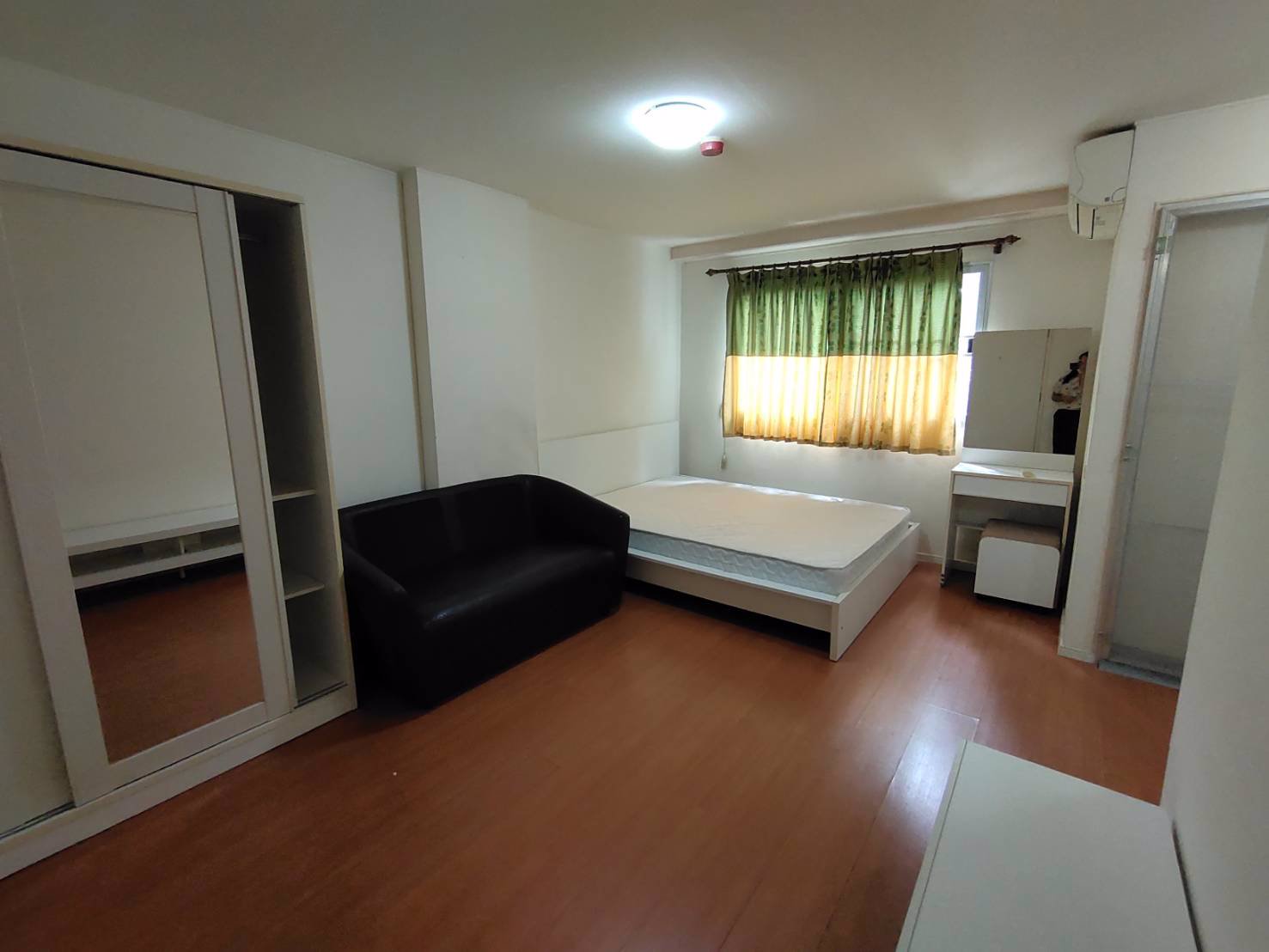 ให้เช่าคอนโดลุมพินี-lpn-สุขุมวิท-ชลบุรี-อาคารไม่ไกล-ใกล้ทางเข้า-ออกโครงการ