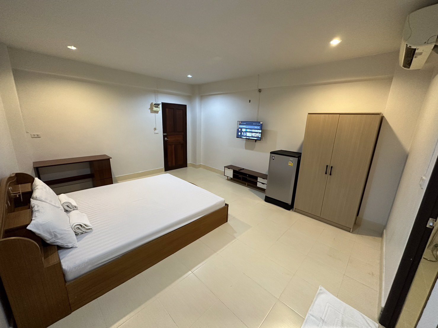 ขาย-อพาร์ทเมนท์ด่านนอก-35-ห้อง-3-ร้านค้า-1-ห้องออฟฟิศ-ผู้เช่า-80-ทำเลใจกลางตลาดด่านนอก-สงขลา