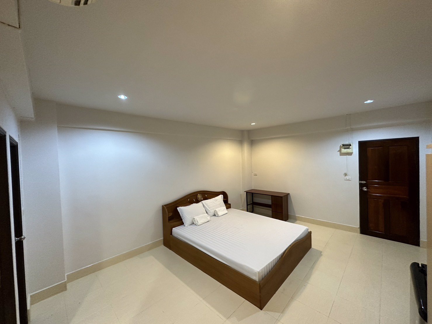 ขาย-อพาร์ทเมนท์ด่านนอก-35-ห้อง-3-ร้านค้า-1-ห้องออฟฟิศ-ผู้เช่า-80-ทำเลใจกลางตลาดด่านนอก-สงขลา