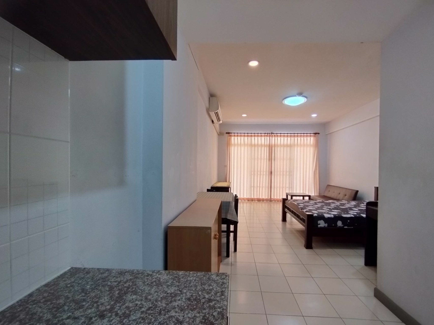 คอนโดฝักข้าวโพด-รามคำแหง-40-ตึก-2-ห้องสตูดิโอ-39-ตรมให้เช่าพร้อมแอร์และเฟอร์ครบ