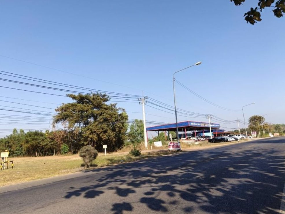 ขายที่ดิน100ตรวติดถนนคอนกรีต-ข้างหลังเต้นท์รถยนต์-50เมตร