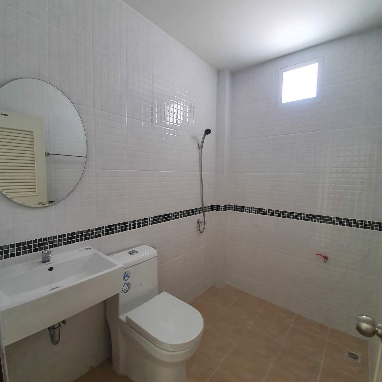 ให้เช่าทาวน์เฮ้าส์-หลังมุม-โรงโป๊ะ-ตะเคียนเตี้ย-ชลบุรี