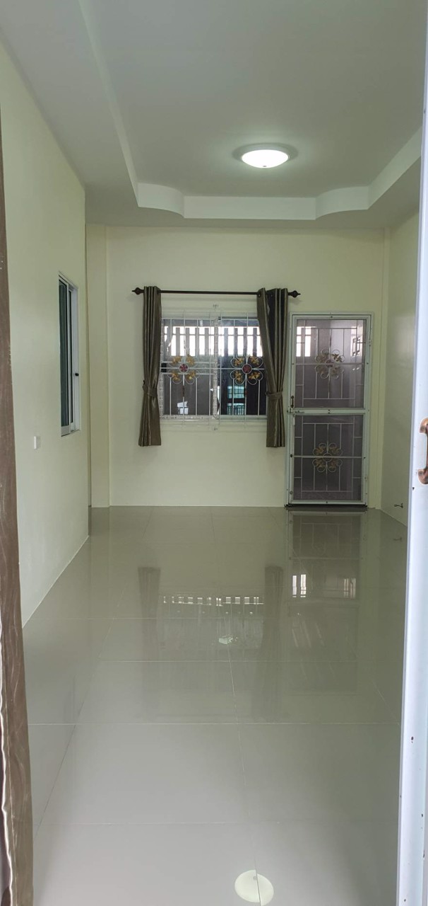 ให้เช่าทาวน์เฮ้าส์-โรงโป๊ะ-ตะเคียนเตี้ย-บางละมุง-เจ้าของปล่อยเอง-