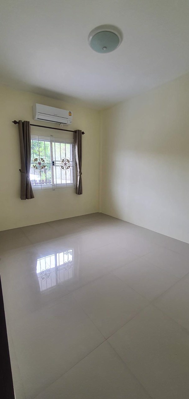 ให้เช่าทาวน์เฮ้าส์-โรงโป๊ะ-ตะเคียนเตี้ย-บางละมุง-เจ้าของปล่อยเอง-