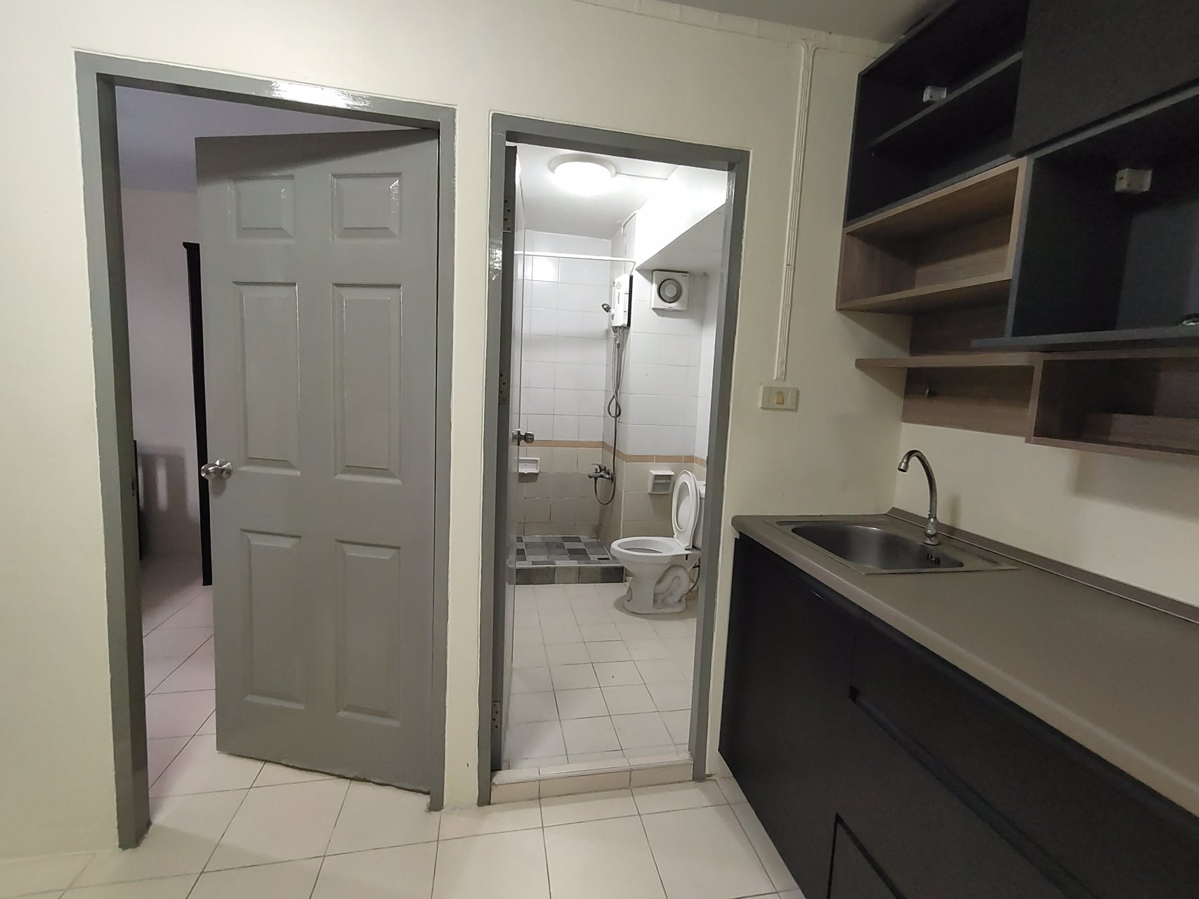 ขายอัสสกาญจน์คอนโดรามคำแหง-105-1-ติดรถไฟฟ้า-3-สาย-ติดถนนใหญ่-ติดท่าเรือวัดศรีบุญเรือง-ขนาด-405-ตรม