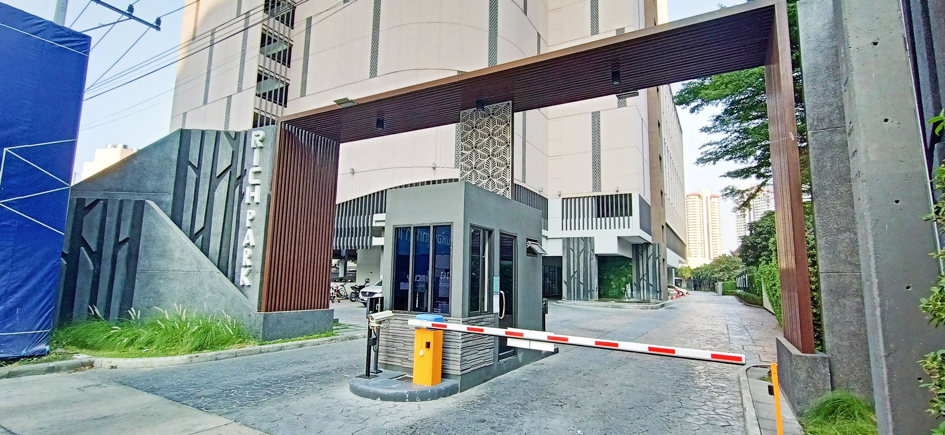 ขายคอนโด-ริชพาร์ค-แอท-ทริปเปิ้ลสเตชั่น-rich-park-triple-station-ใกล้รถไฟฟ้า-3สาย-ห้องใหญ่เว่อร์