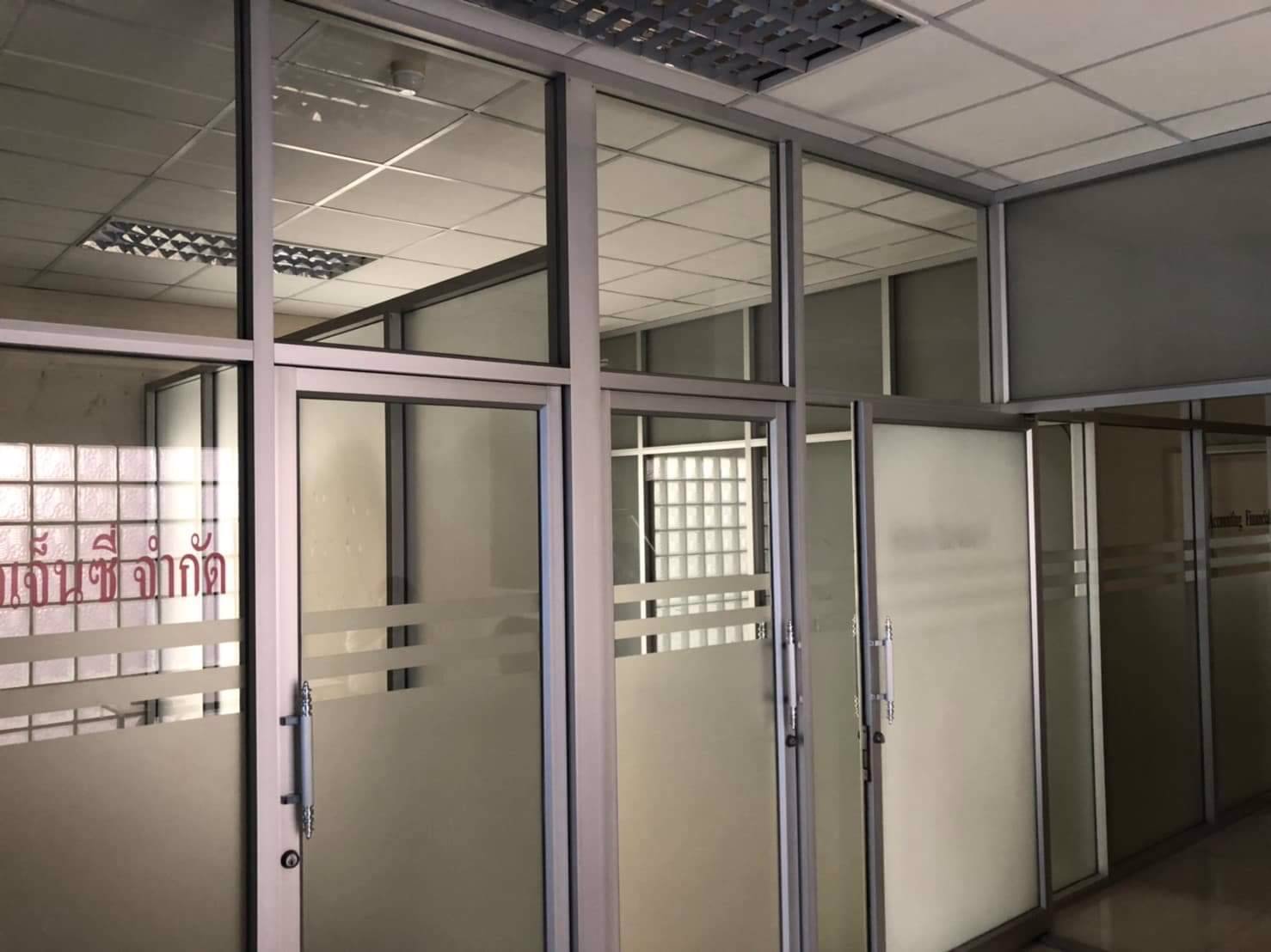 ให้เช่า-โฮมออฟฟิศ-3-ชั้น-ติดถนนร่มเกล้าราคา-58000-บาท-เดือน