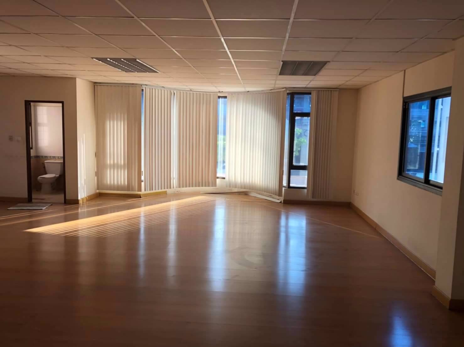 ให้เช่า-โฮมออฟฟิศ-3-ชั้น-ติดถนนร่มเกล้าราคา-58000-บาท-เดือน