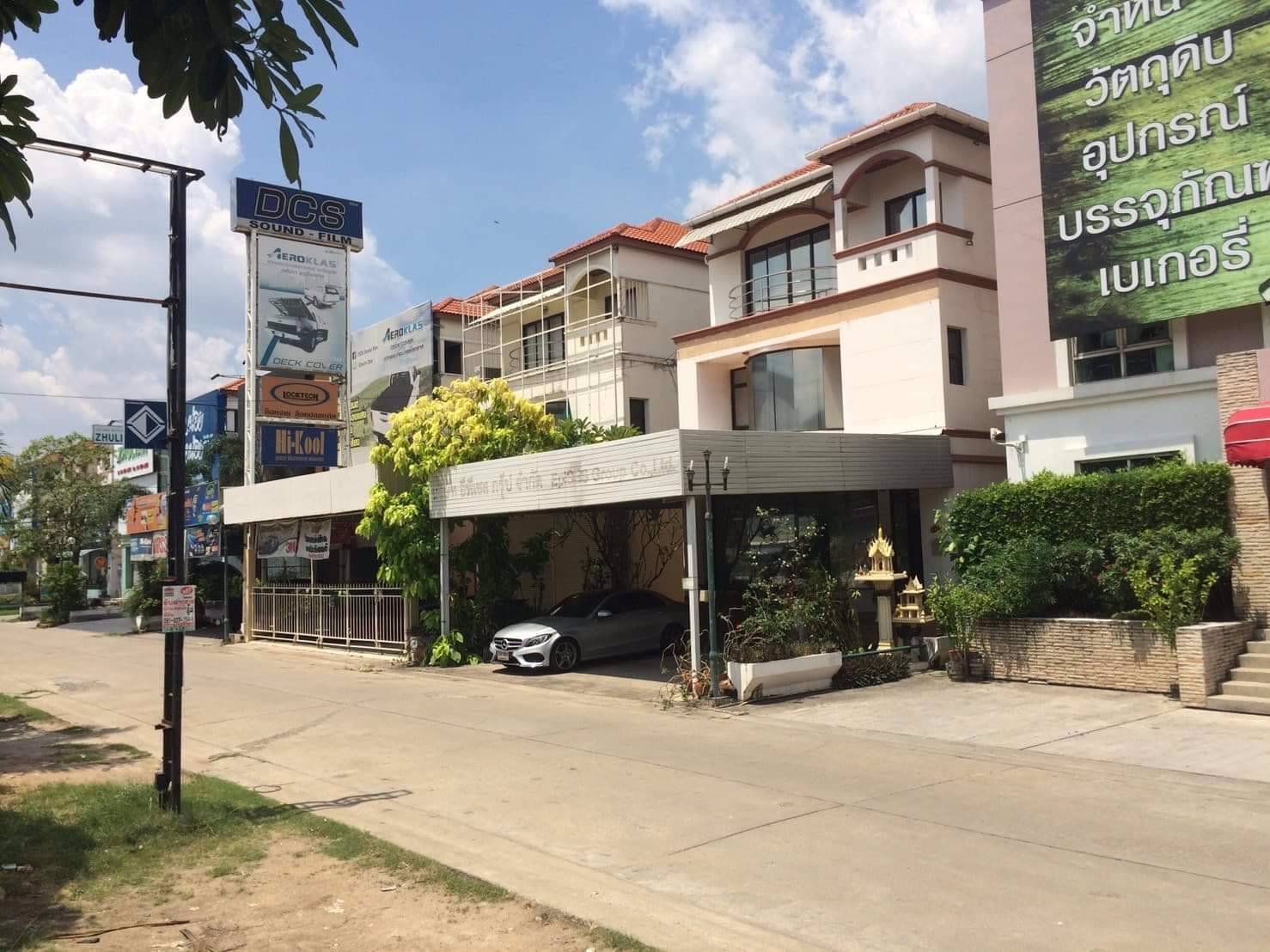 ให้เช่า-โฮมออฟฟิศ-3-ชั้น-ติดถนนร่มเกล้าราคา-58000-บาท-เดือน