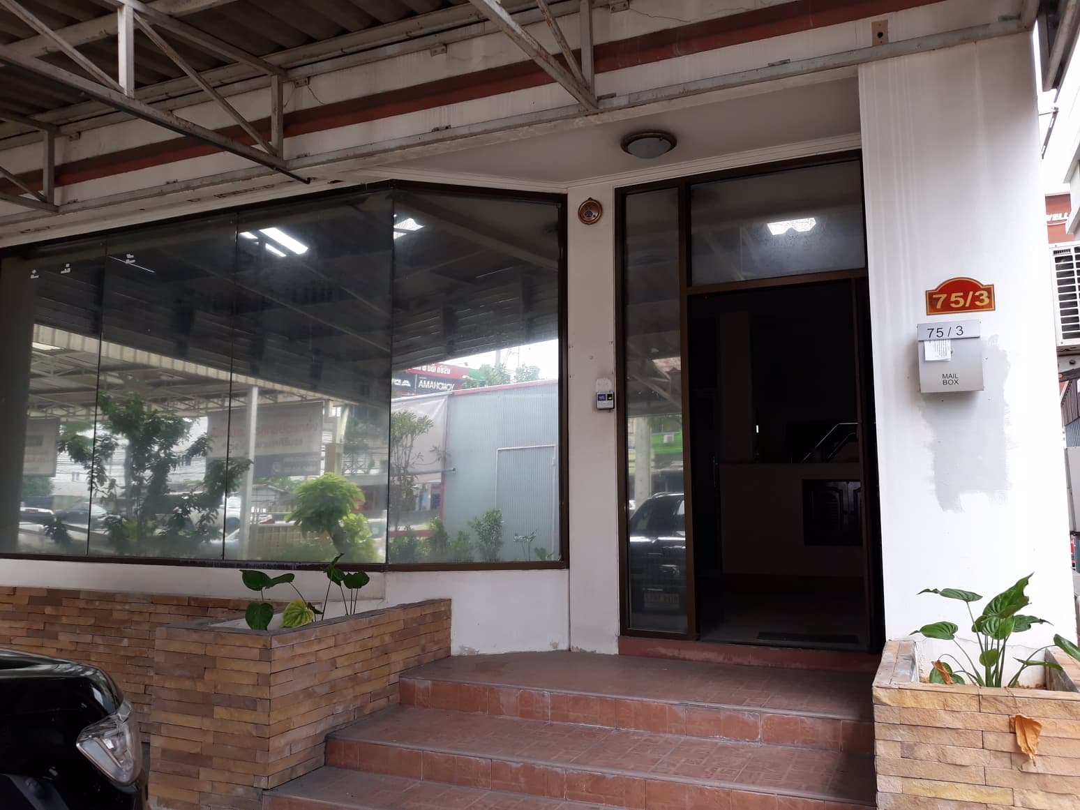 ให้เช่า-โฮมออฟฟิศ-3-ชั้น-ติดถนนร่มเกล้าราคา-58000-บาท-เดือน