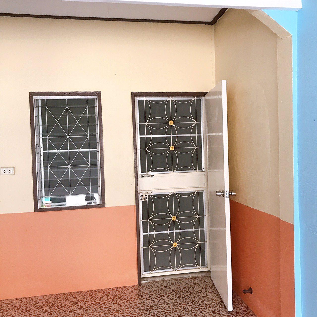 ขายทาวน์เฮ้าส์ราคาถูก-ปรับปรุงแล้วพร้อมเข้าอยู่